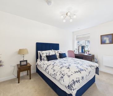 1 bedroom Flat in Reading Road, Wokingham - Photo 2