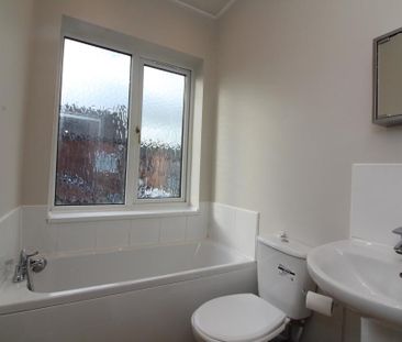 3 bedroom end of terrace house to rent - Photo 3