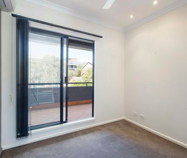 204 / 188 Chalmers Street - Photo 3