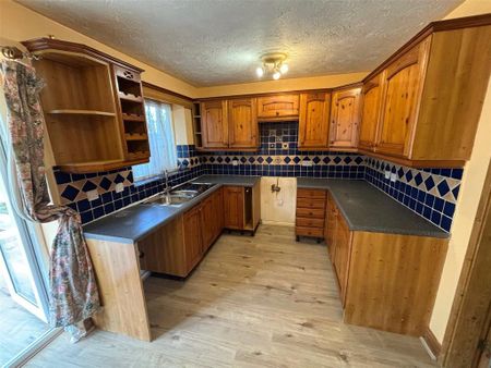 3 bedroom end of terrace house to rent - Photo 5