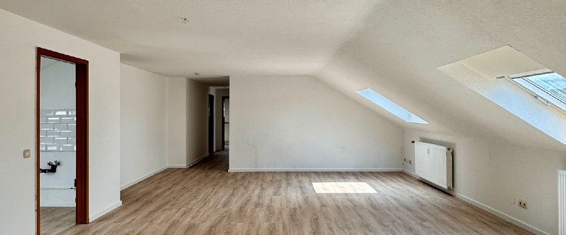 Haan Zentrum - Fußgängerzone! Großzügige Dachgeschosswohnung mit 2,5 Zimmern! - Photo 1