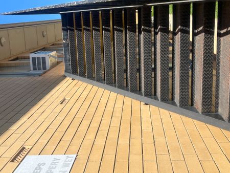 Convenient Airport Living – Spacious 2-Bedroom Upstairs Unit - Photo 3