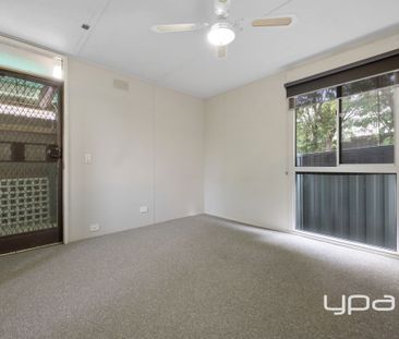 Low-maintenance one-bedroom bungalow in a quiet and sought-after lo... - Photo 2