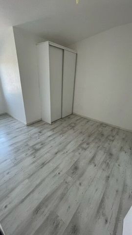 Location Appartement 2 pièces 51m² MONT DE MARSAN 40000 - Photo 3