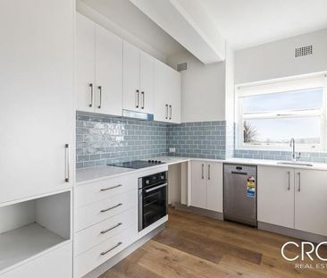 Executive Style Living With Captivating Panoramic Views - Photo 1