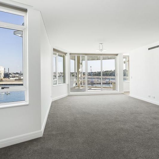 WATERFRONT APARTMENT | Unfurnished - Photo 1