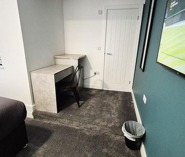 6 bedroom terraced house to rent - Photo 2