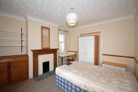 5 bedroom detached house to rent - Photo 4