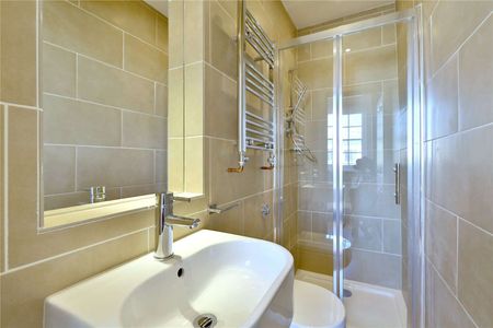 Absolutely stylish and recently refurbished one bedroom apartment with study in the Centre of Islington. - Photo 4