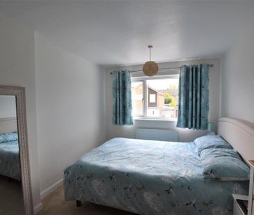 4 bedroom semi-detached house to rent - Photo 3