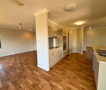 Welcome Home to the Northern Beaches! - Photo 3