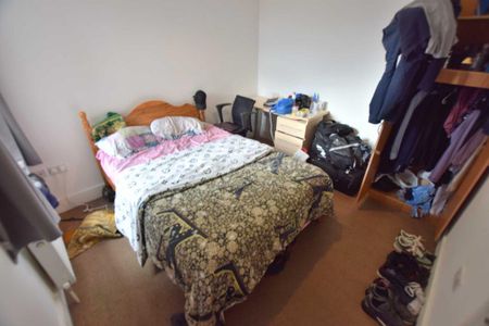 6 bedroom terraced house to rent - Photo 3