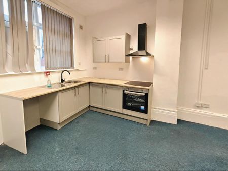 4 bedroom house of multiple occupation to rent - Photo 2