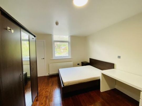 Earlham Road, Norwich - Photo 1