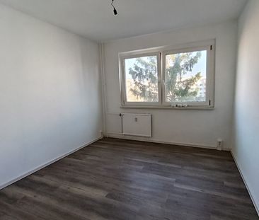 Frisch Renovierte 3-Raum-Wohnung mit Badewanne und Balkon - Photo 2