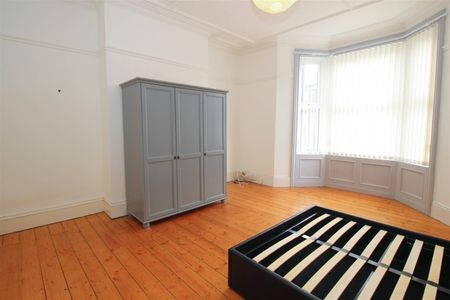 2 Bedroom Flat - Photo 3