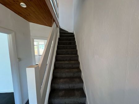 Bond Road, Mitcham, CR4 - Photo 4