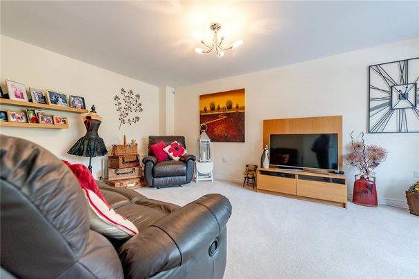 4 bedroom detached house to rent - Photo 1