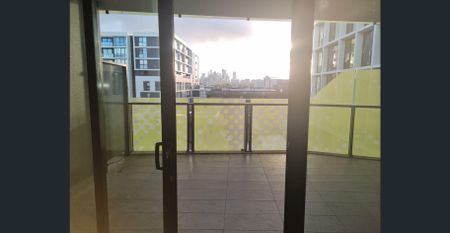 Spacious living with Large Terrace - Photo 5