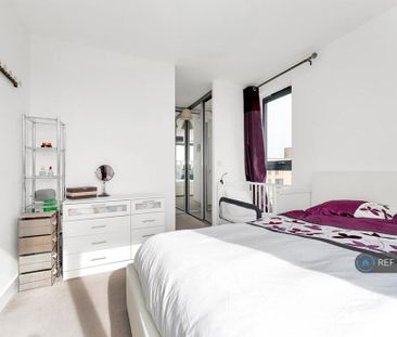 4 bedroom end of terrace house to rent - Photo 5