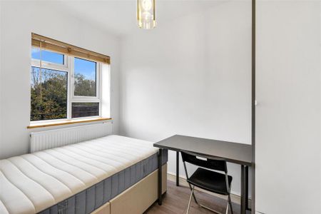 4 bedroom flat to rent - Photo 4