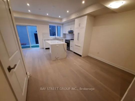 Condo Townhouse For Lease | W9249518 - Photo 1