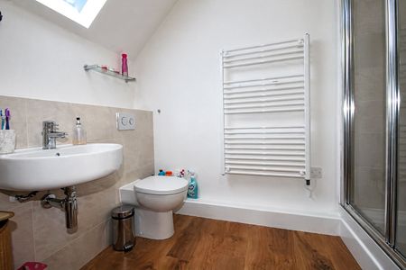 Acer Close, Epsom, Surrey, KT19 8GN - Photo 3