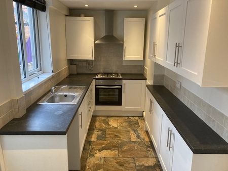 2 Bed Terraced House, Kimberley St, NG2 - Photo 3