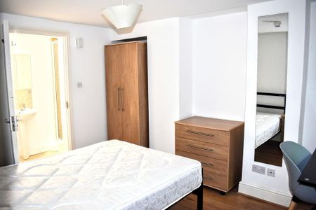 5 bedroom flat to rent - Photo 4