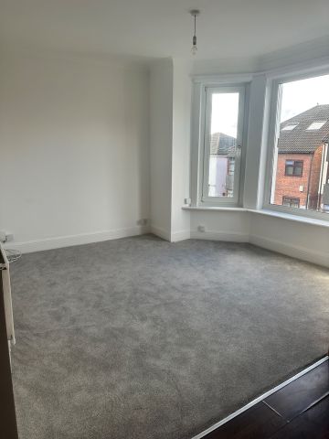 2 Bed Maisonette, Bullar Road, SO18 - Photo 2