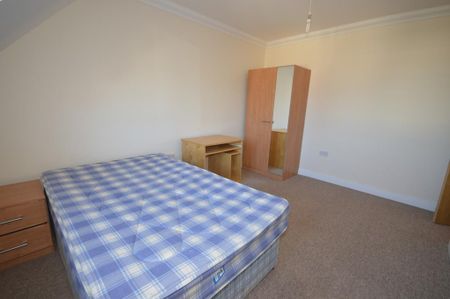 4 bedroom detached house to rent - Photo 3