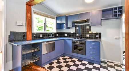 Cottage plus Self Contained Sleepout - Photo 4