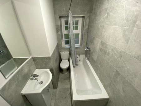 3 Bed Terraced House, Blandford Road, M6 - Photo 5