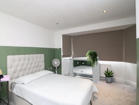 4 bedroom townhouse to rent - Photo 3