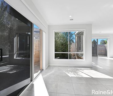 Spacious Family Living in a Prime Point Cook Location - Photo 5
