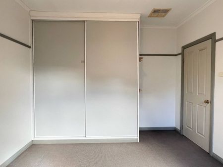 Family Living - Photo 3