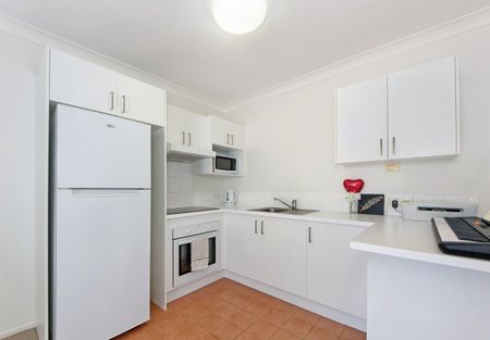 Centrally Located One Bedroom Unit! - Photo 2