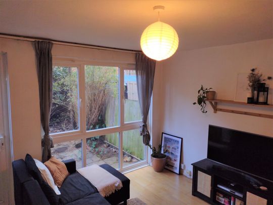 Four bed townhouse to let in Clapham North - Photo 1