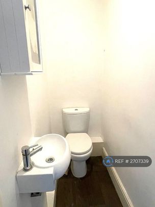 4 bedroom terraced house to rent - Photo 1