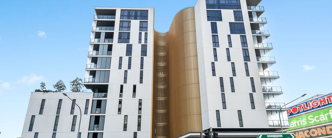 Modern & Spacious Apartment in a Prime Location - Photo 1