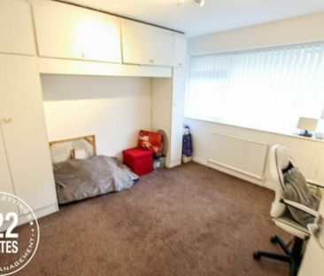 Worsborough Avenue - Warrington - WA5 - Photo 4