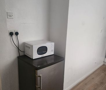 Room in a Shared Flat, Pendragon Road, BR1 - Photo 6