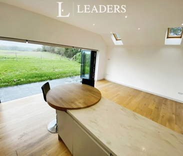 4 bedroom bungalow to rent - Photo 1