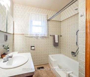 For Lease - 97 Elizabeth Crescent, Whitby, Ontario - Photo 2