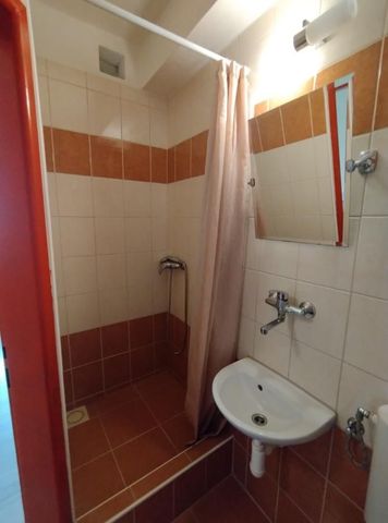 Zariadená zrekonštruovaná garzónka, 20 m², prízemie, Wifi, parkovanie vo dvore, na Krajnej ulici, neďaleko Avion shopping center v Ružinove - Photo 5