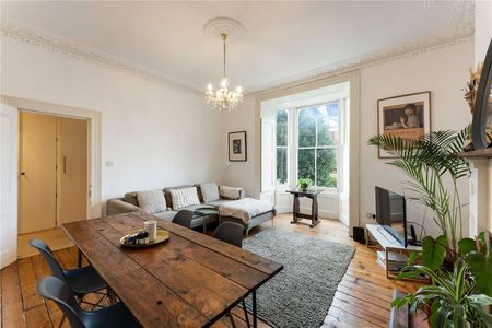 Beautiful three bedroom period conversion near London Fields. - Photo 2