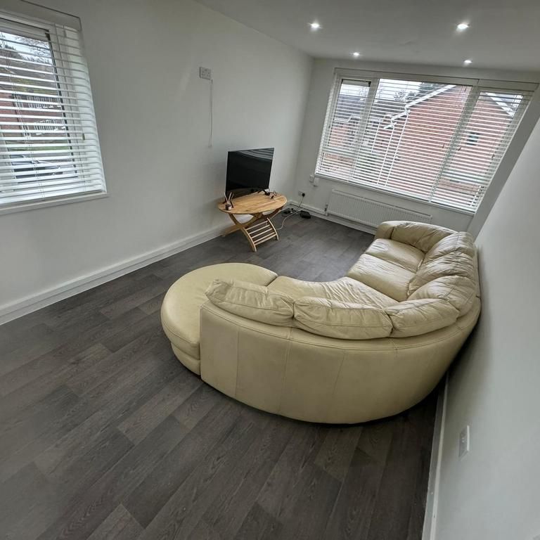 3 bedroom apartment to rent - Photo 1