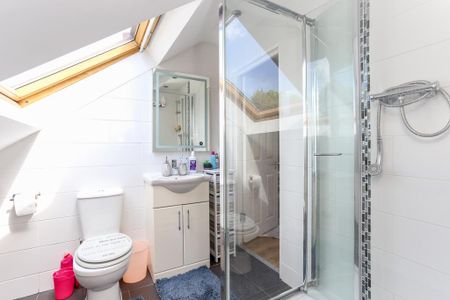 1 bedroom in a house share to rent - Photo 5