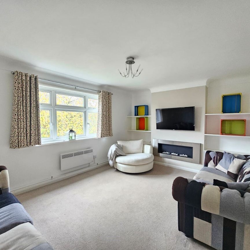 Bassett Avenue, Southampton - Photo 1