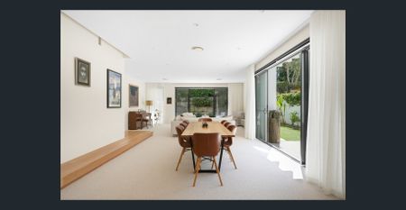 ELEGANT TWO STOREY VILLA IN PRESTIGIOUS GATED COMMUNITY! - Photo 2